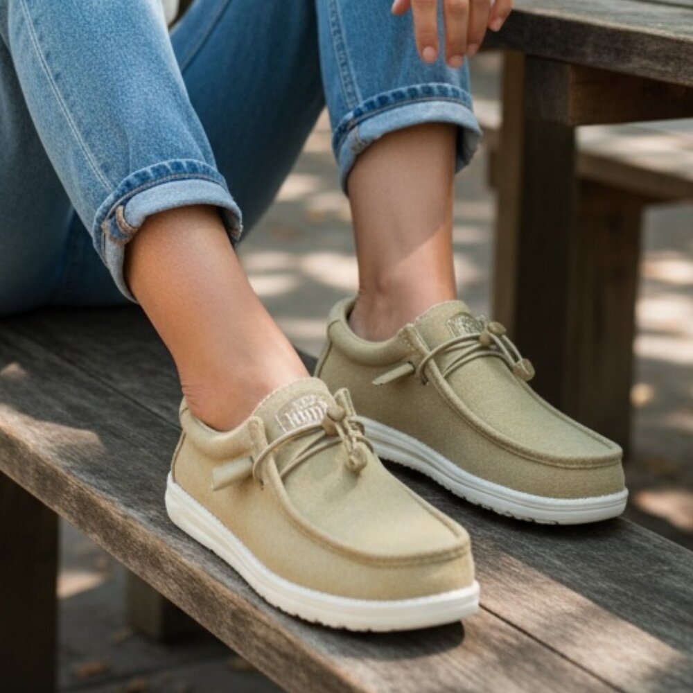 Hey Dude Wally Canvas Classic Chestnut Slip-On Shoes - Unisex Size L 10 / M 8